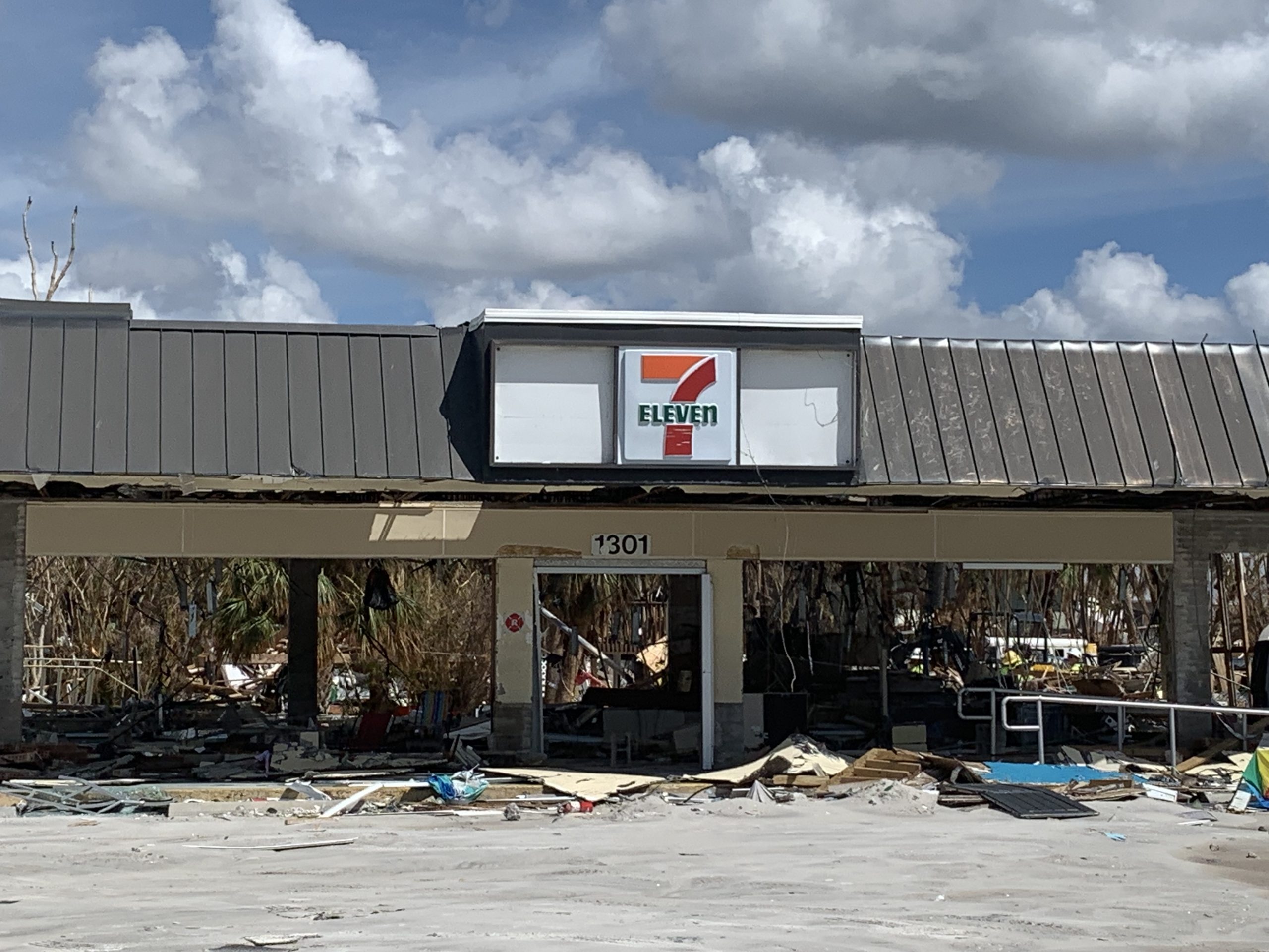 Open Air 7-11 Store Ft. Myers Beach Hurricane Ian 11-6-22 – Lisa Miller ...